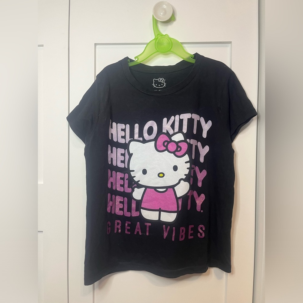 Hi, selling this winsome shirt for kids in size M.
